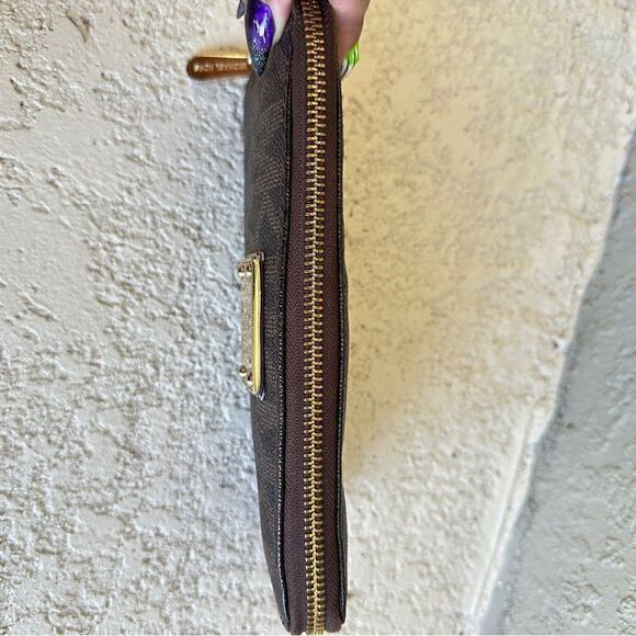 Michael Kors jet set brown & gold logo name plate zip around wallet - Picture 4 of 9